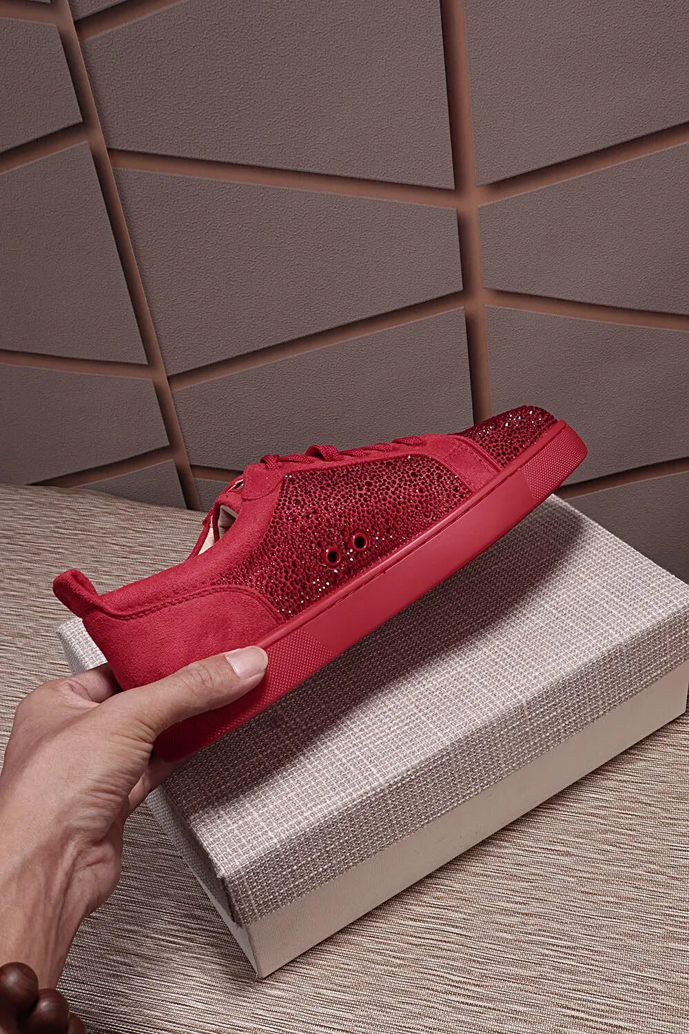 Ex-factory price 440. christian louboutin (CL red sole shoes) counter hot diamond series, casual sneakers for couples 📢 📢 📢 exclusive hot style release 🎈🎈💪 movable latex feet 👻 finished outsole line [satisfied] 😝Female 35-40# Male 38#-46, global supply😝 [Top version]: original imported cowhide frosted upper, top original leather lining, original molded TPU outsole, original 1:1 detail processing, original shoe last, large quantity available from stock,